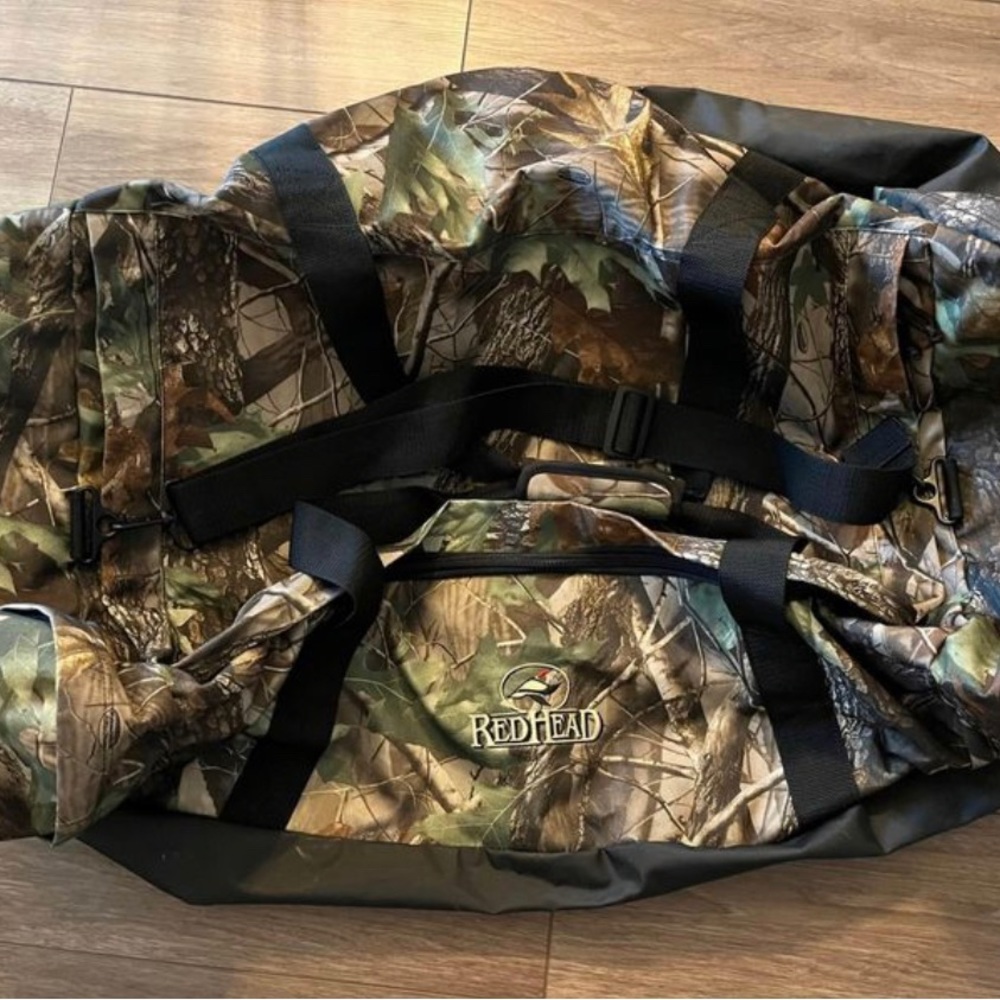 LIKE NEW - extra large RedHead Camo Duffel Bag